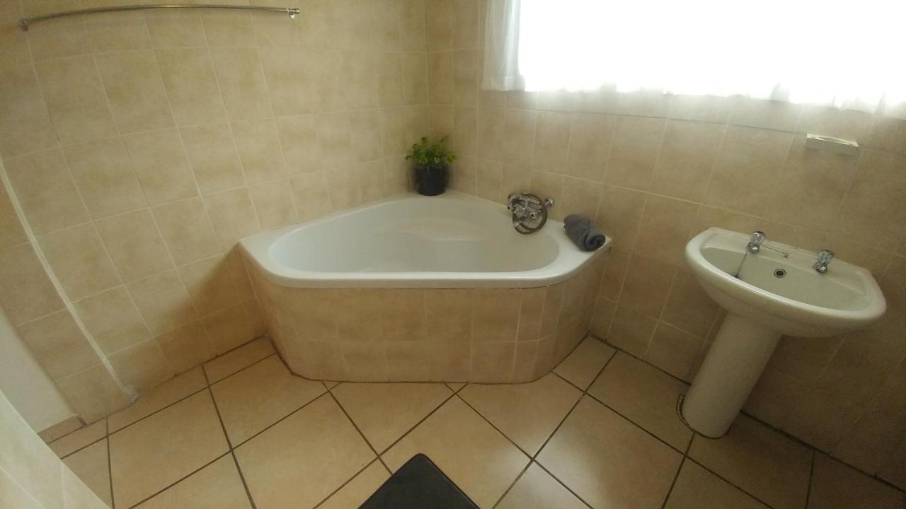 Four Seasons Self-Catering Guest House Граскоп Екстериор снимка